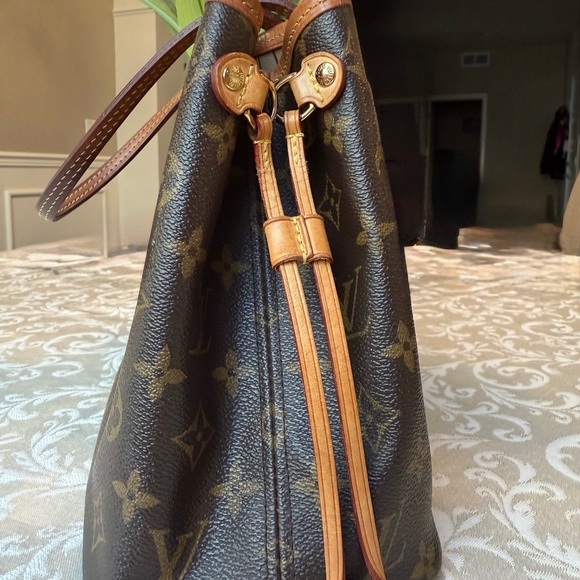 Louis Vuitton PM Neverfell - Picture 3 of 14